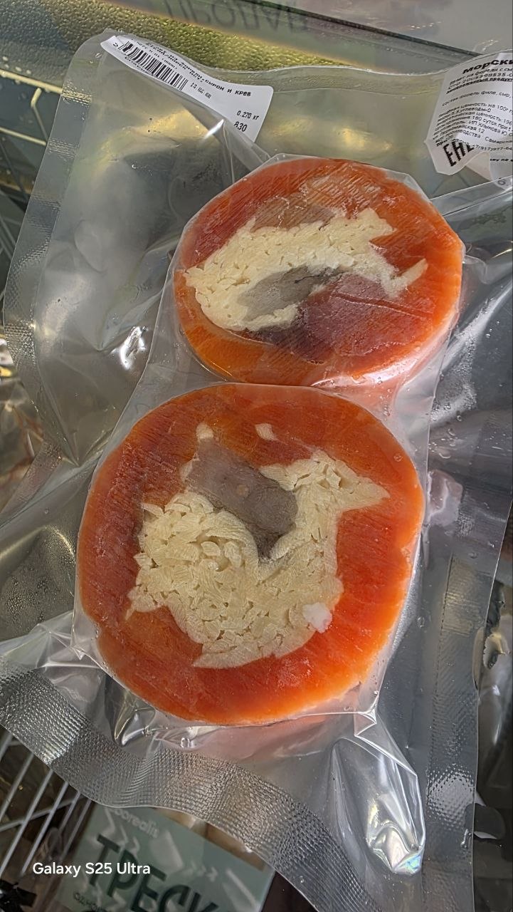 Рулет из форели с сыром и креветкой